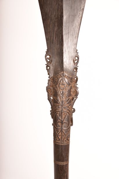 Pagaie Dayak Bornéo, Indonésie, en bois ornée...