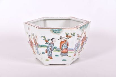 Chine début XXe s, Jardinière en porcelaine...