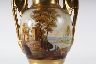 Lot d'objets de vitrine comprenant vide-poches,...