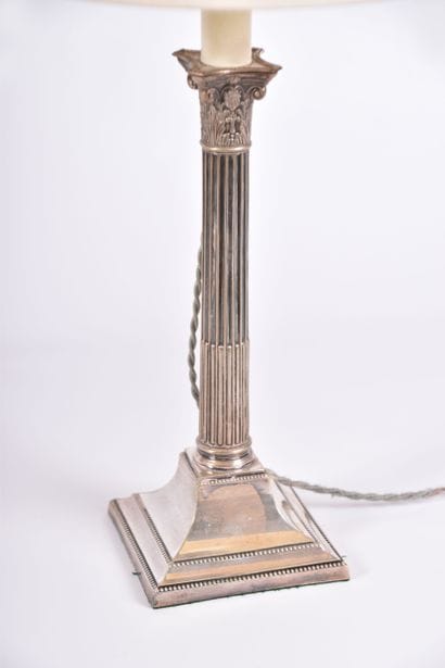 Bougeoir monté en lampe, en métal argenté,...