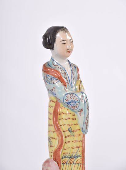 Chine début XXe s, Statuette en porcelaine...