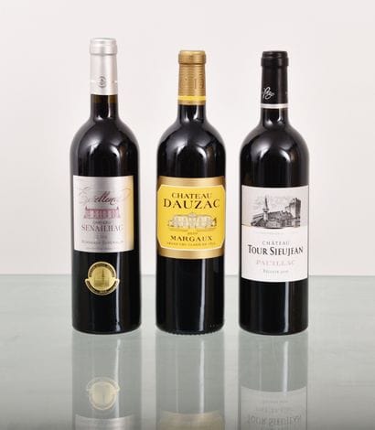 Lot de vins de bordeaux 2010, comprenant...