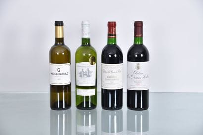 Lot de vins de Bordeaux, 31 bouteilles :...