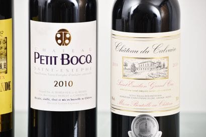 Lot de vins de bordeaux 2010, 28 bouteilles...