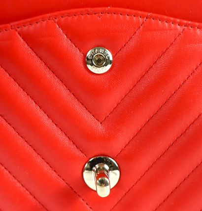 CHANEL Made in Italy
Sac en cuir matelassé...