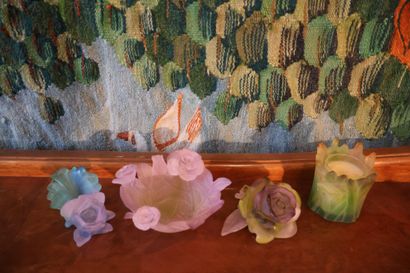 DAUM France
Set in colored glass paste including...