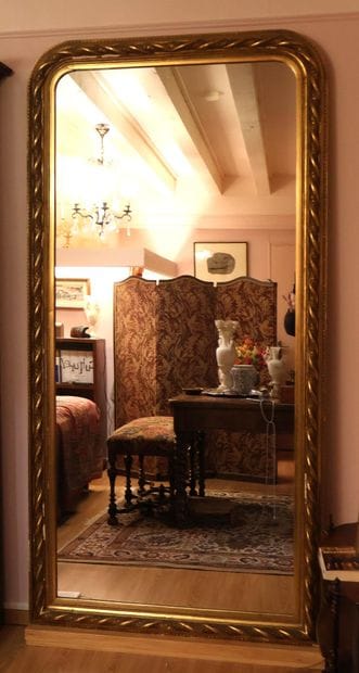 Grand miroir en bois et stuc doré, fin du...