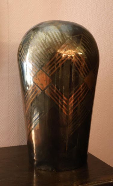 Vase en dinanderie vers 1930, à décor géométrique
...