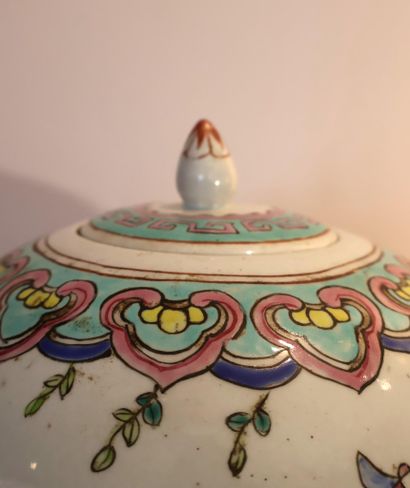 Modern Chinese porcelain covered pot, decorated...