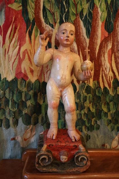 Enfant Jésus en bois sculpté en ronde-bosse...