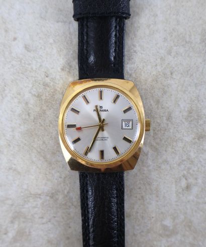 PREMIRA, années 1970
Montre à boîtier tonneau...