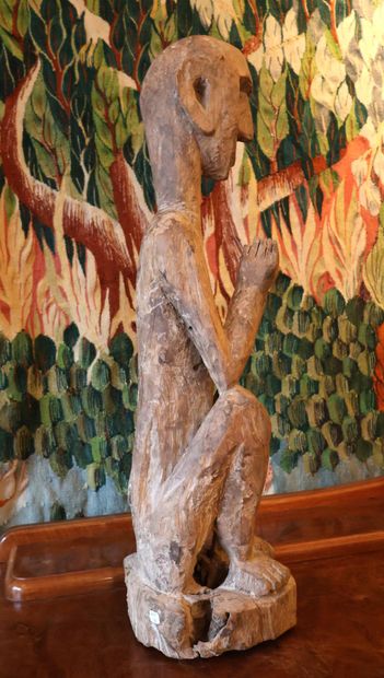 Squatting man, Dogon style
Carved wood sculpture
H....