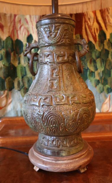 Lamp consisting of a vase-shaped body in...