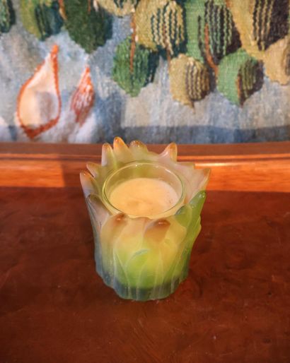 DAUM France
Set in colored glass paste including...