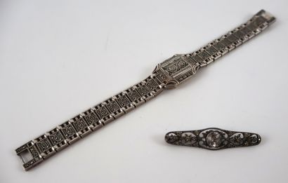 Ensemble en argent constitué d'une montre...
