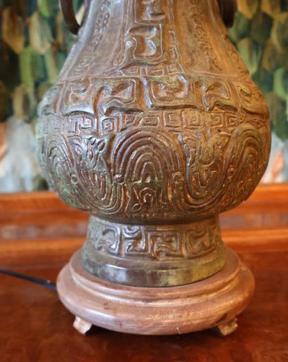 Lamp consisting of a vase-shaped body in...