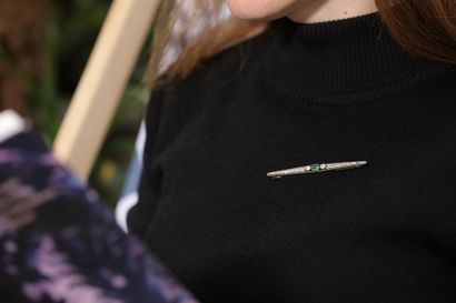 Broche-barrette de forme losangée, en platine...