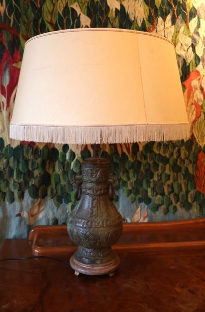 Lamp consisting of a vase-shaped body in...