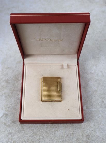 Briquet Dupont en plaqué or, réf. 1248
Dans...