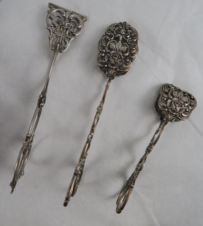 Ensemble de couverts et pinces dont argent...