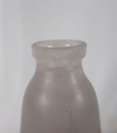 Gabriel ARGY-ROUSSEAU
Blown glass vase decorated...