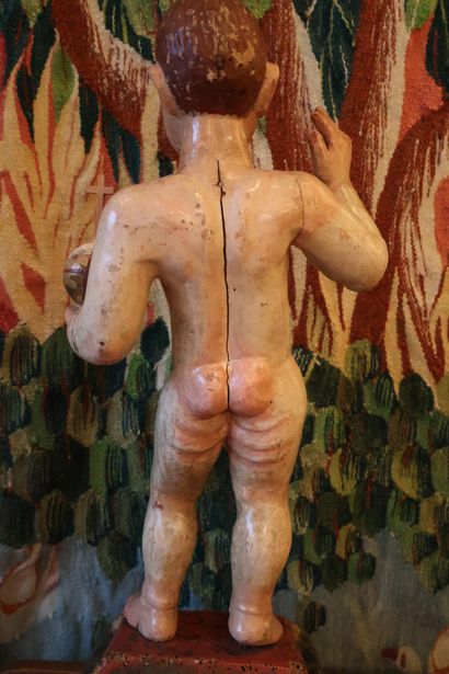 Enfant Jésus en bois sculpté en ronde-bosse...