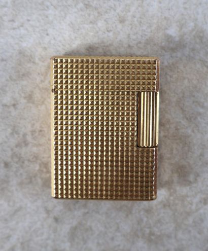 Briquet Dupont en plaqué or, réf. 1248
Dans...