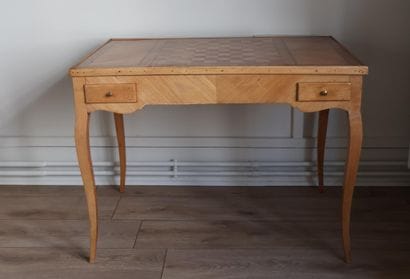Table tric-trac de style Louis XV, en bois...