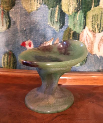 Georges DESPRET (1862-1952)
Glass paste bowl...