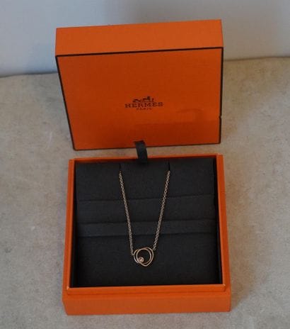 HERMES
Collier chaîne Vertige coeur en or...
