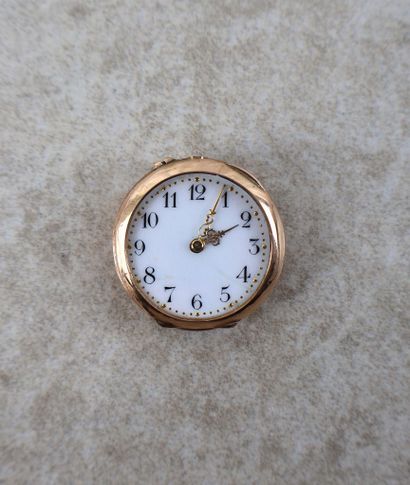 Lot comprenant trois montres de col en or...