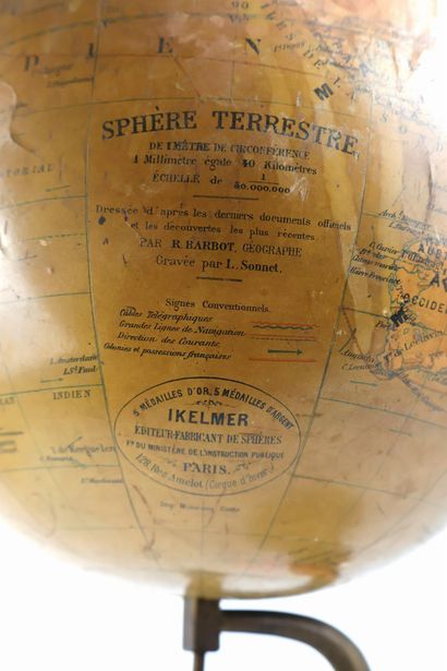 IKELMER A PARIS, 128 rue Amelot
Globe, signed...