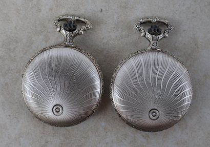 Ensemble de deux montres érotiques, les boîtier...