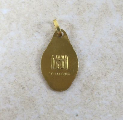 Lot comprenant une médaille religieuse en...