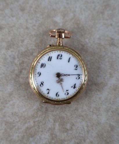 Lot comprenant trois montres de col en or...