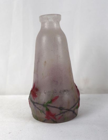 Gabriel ARGY-ROUSSEAU
Blown glass vase decorated...