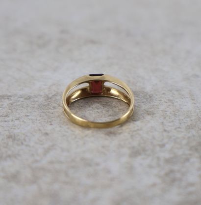 Bague en or en 18K 750/1000, poinçonné au...
