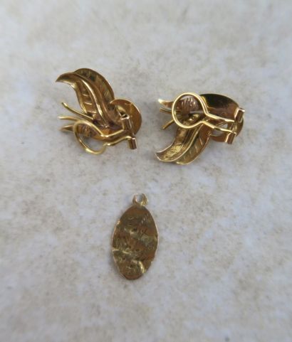 Paire de clips d’oreilles en or jaune 18K...
