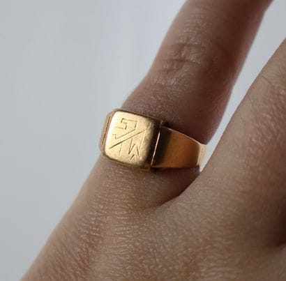 Bague de type chevalière en or 18K (750 ‰),...