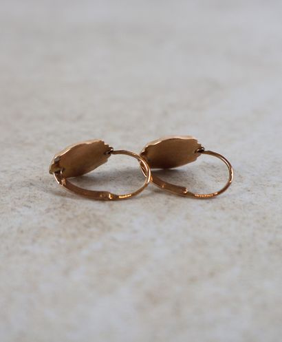 Paire de boucles d'oreilles en or jaune 18K...