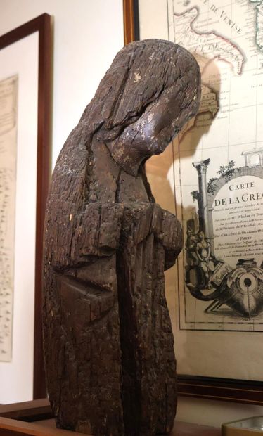 Vierge de calvaire en bois sculpté avec traces...