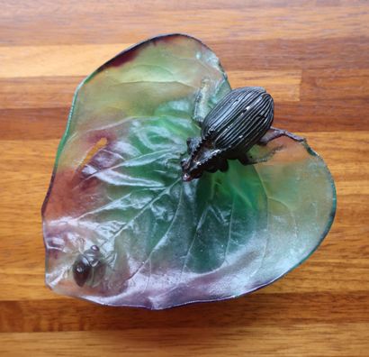 DAUM
pâte de verre bowl depicting a water...