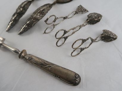 Ensemble de couverts et pinces dont argent...