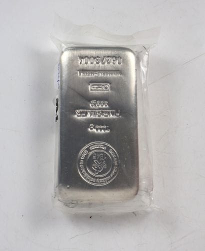 Un lingot en argent 1000 g, fine silver 999.9,...