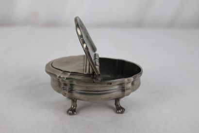 Boîte rectangulaire en, argent, à décor de...