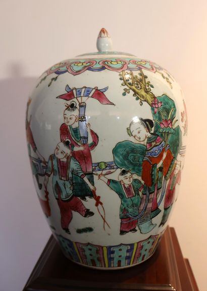 Modern Chinese porcelain covered pot, decorated...
