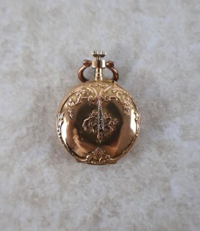 Lot comprenant trois montres de col en or...