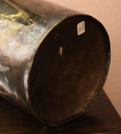 Vase en dinanderie vers 1930, à décor géométrique
...