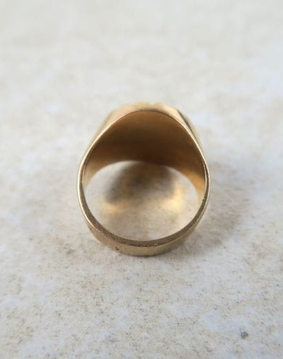 Chevalière en or 18K 750 ‰, poinçonnée tête...