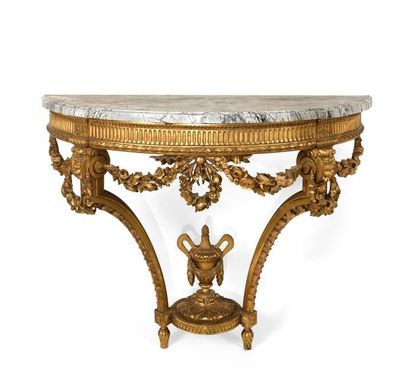 Console demi-lune en bois mouluré, sculpté,...